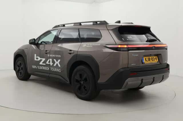 Toyota bZ4X (2026) thumbnail 4