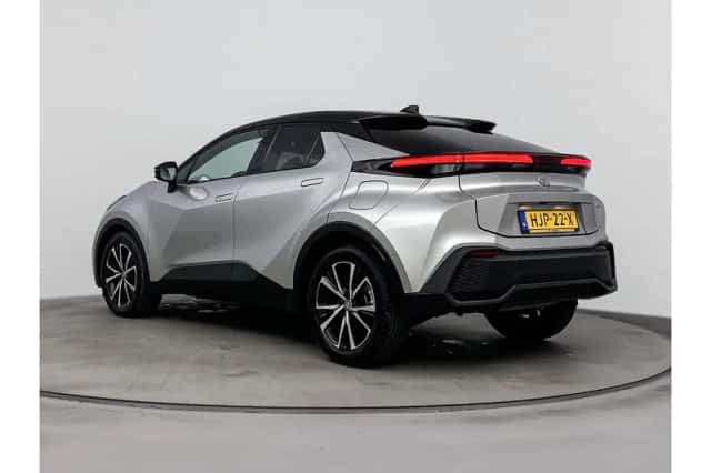Toyota C-HR (2025) thumbnail 4