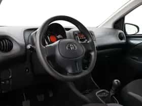 Toyota Aygo (2016) thumbnail 2