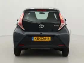 Toyota Aygo (2016) thumbnail 11