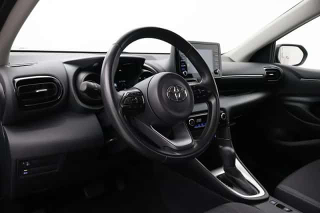 Toyota Yaris (2022) thumbnail 2