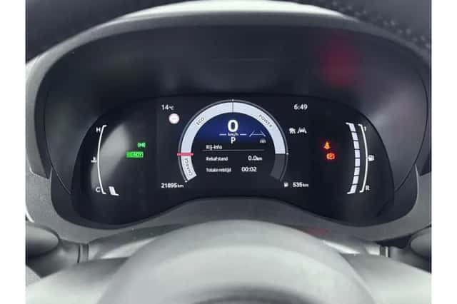 Toyota Yaris Cross (2025) thumbnail 3