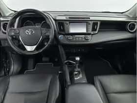Toyota RAV4 (2018) thumbnail 2