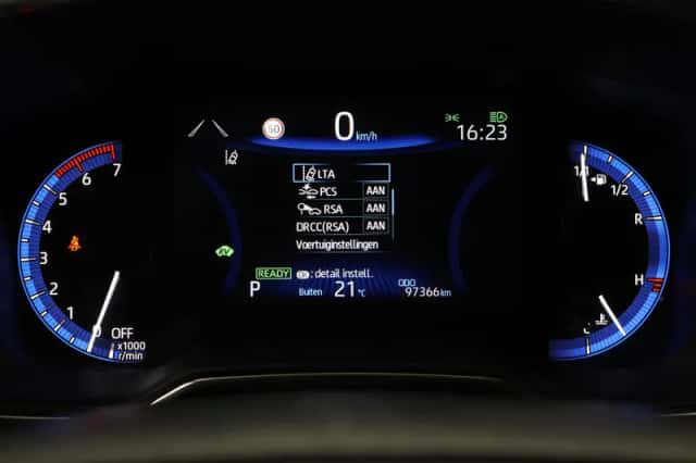 Toyota Corolla (2021) thumbnail 3