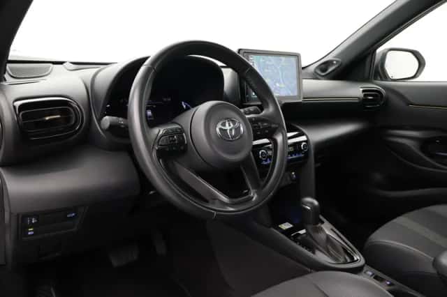 Toyota Yaris Cross (2024) thumbnail 2
