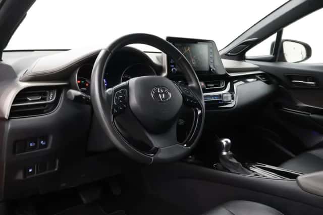 Toyota C-HR (2020) thumbnail 2