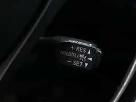 Toyota C-HR (2020) thumbnail 12
