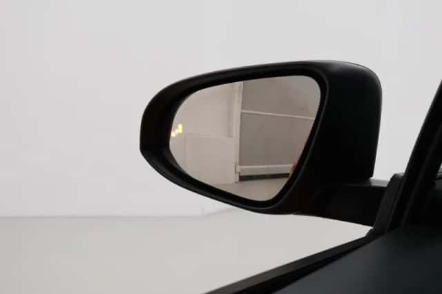 Toyota C-HR (2020) thumbnail 5