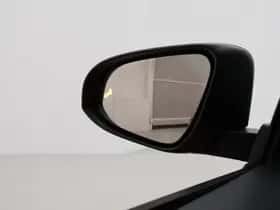 Toyota C-HR (2020) thumbnail 5