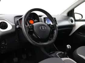 Toyota Aygo (2021) thumbnail 2
