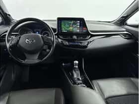 Toyota C-HR (2018) thumbnail 2