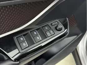Toyota C-HR (2018) thumbnail 15