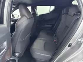 Toyota C-HR (2018) thumbnail 24