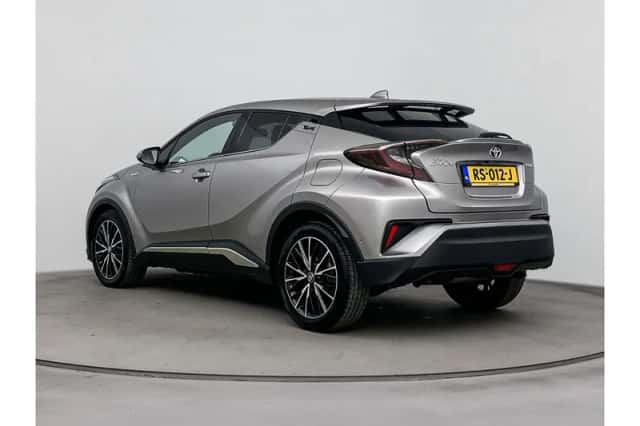 Toyota C-HR (2018) thumbnail 4