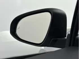 Toyota C-HR (2018) thumbnail 5