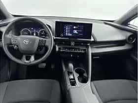 Toyota C-HR (2025) thumbnail 2