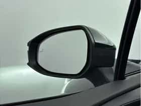 Toyota C-HR (2025) thumbnail 5