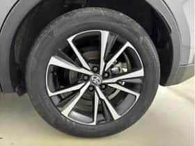 Toyota C-HR (2025) thumbnail 6