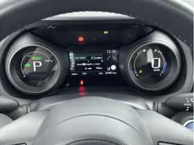 Toyota Yaris (2021) thumbnail 3