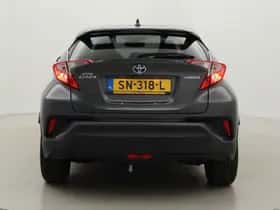 Toyota C-HR (2018) thumbnail 16
