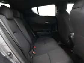 Toyota C-HR (2018) thumbnail 35