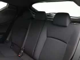 Toyota C-HR (2018) thumbnail 36