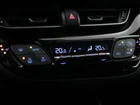 Toyota C-HR (2018) thumbnail 6