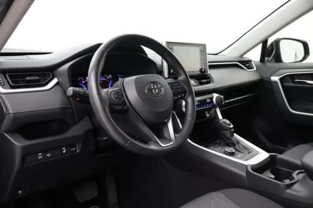 Toyota RAV4 (2022) thumbnail 2