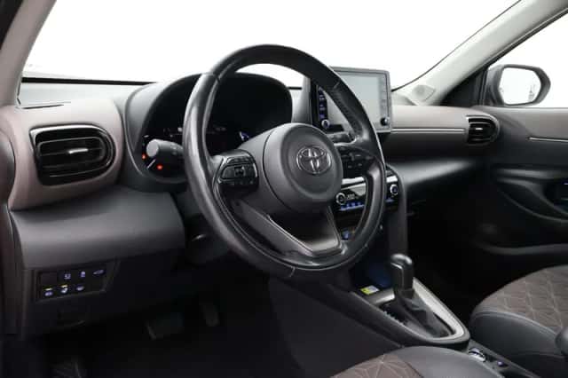 Toyota Yaris Cross (2022) thumbnail 2