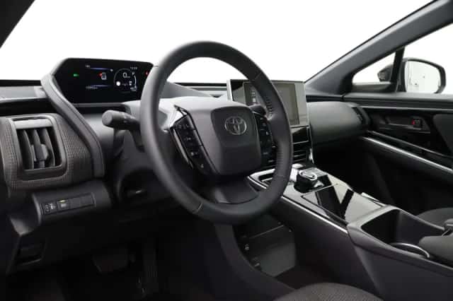 Toyota bZ4X (2024) thumbnail 2