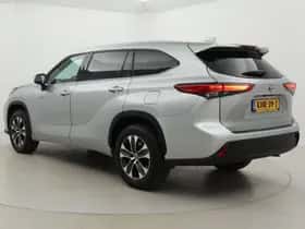 Toyota Highlander (2022) thumbnail 5