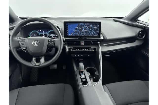 Toyota C-HR (2025) thumbnail 2