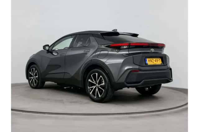Toyota C-HR (2025) thumbnail 4