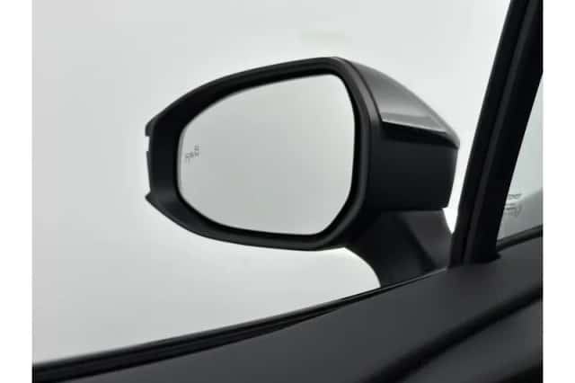 Toyota C-HR (2025) thumbnail 5