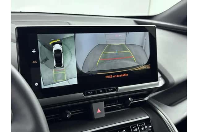 Toyota C-HR (2025) thumbnail 6