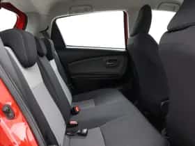 Toyota Yaris (2018) thumbnail 32