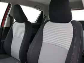 Toyota Yaris (2018) thumbnail 9