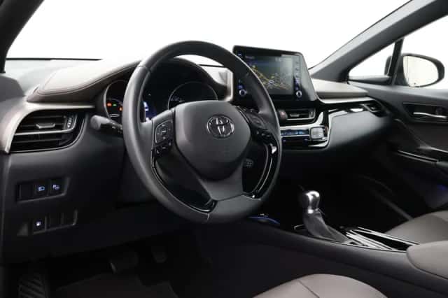 Toyota C-HR (2021) thumbnail 2