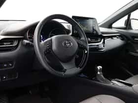 Toyota C-HR (2021) thumbnail 2
