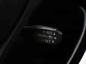 Toyota C-HR (2021) thumbnail 11