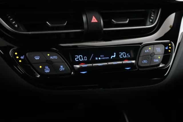 Toyota C-HR (2021) thumbnail 6