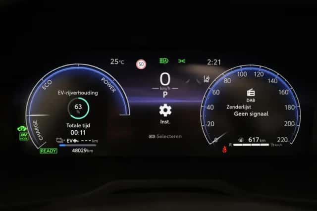 Toyota RAV4 (2024) thumbnail 3