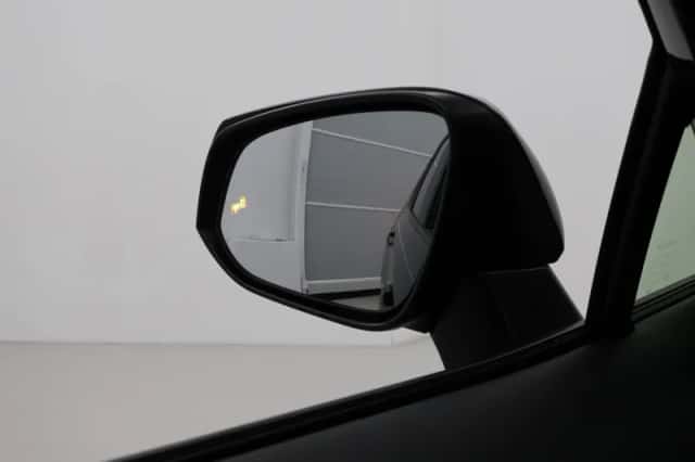 Toyota RAV4 (2024) thumbnail 6