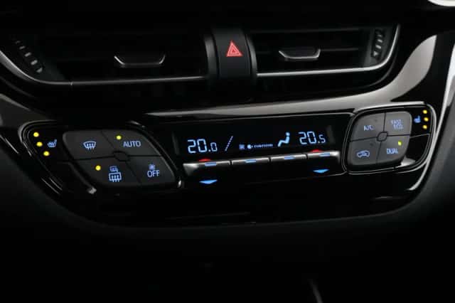 Toyota C-HR (2019) thumbnail 6
