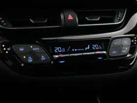 Toyota C-HR (2019) thumbnail 6