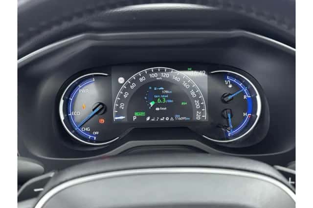 Toyota RAV4 (2020) thumbnail 3
