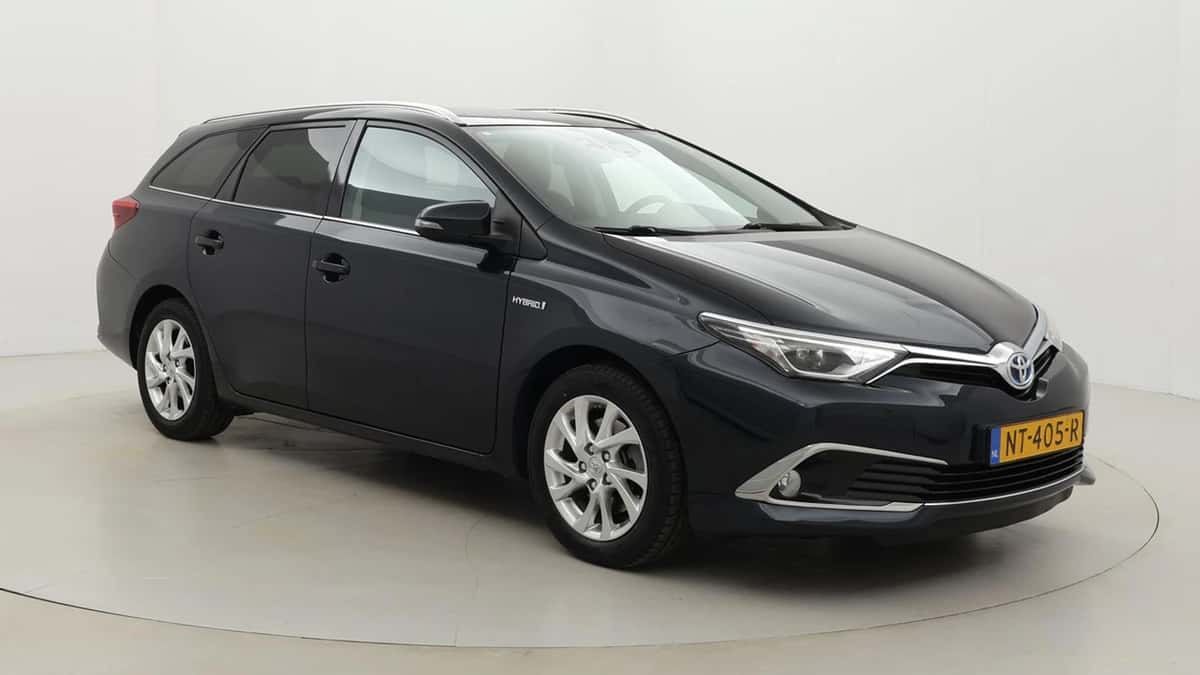 Toyota Auris (2017) — foto 1