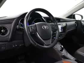 Toyota Auris (2017) thumbnail 2