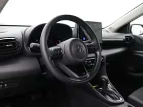 Toyota Yaris (2025) thumbnail 2