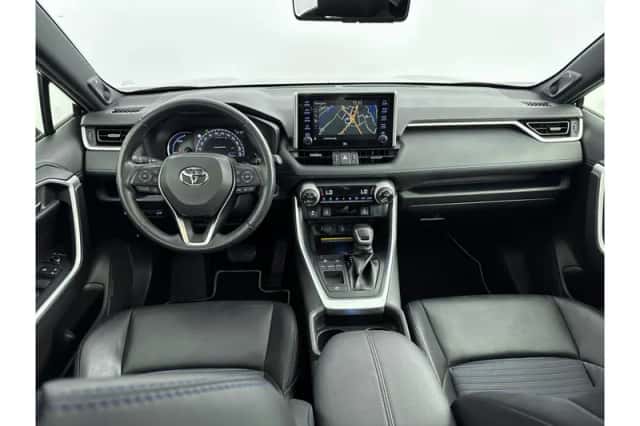 Toyota RAV4 (2021) thumbnail 2